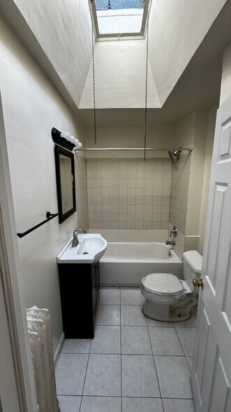 Building Photo - 4032 Maywood street