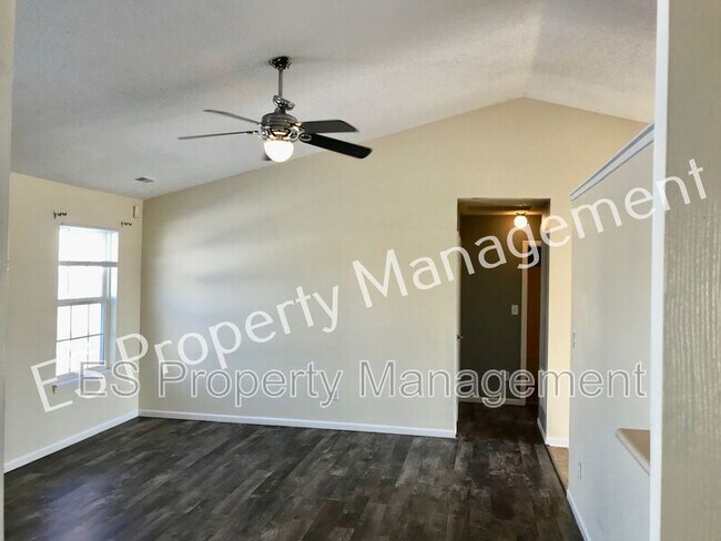 Building Photo - 5742 Ashcroft Dr