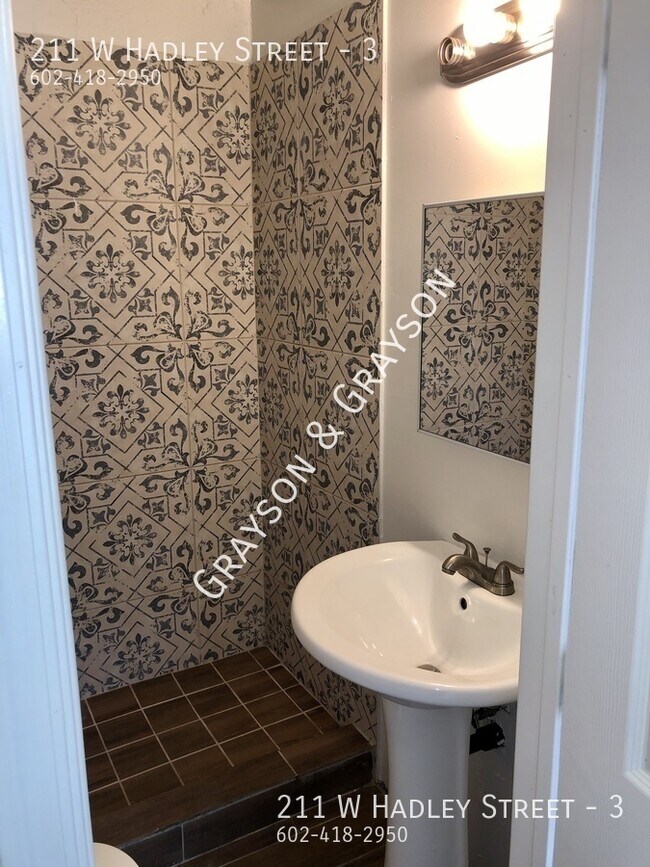 Building Photo - 211 W Hadley St