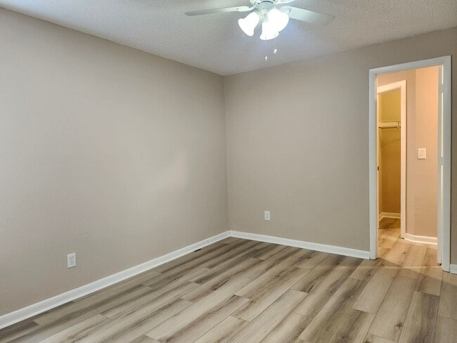 Building Photo - Duplex for Rent