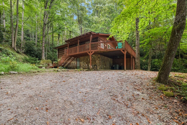 Building Photo - 202 Blue Grass Rd