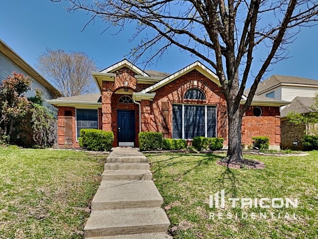 Building Photo - 834 San Jacinto Dr
