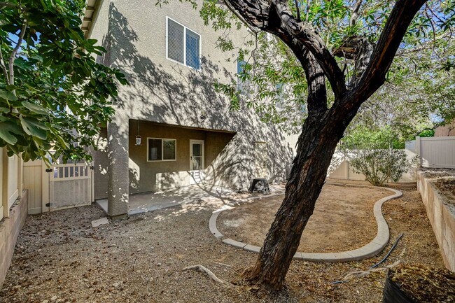 Building Photo - Stunning Northwest three bedroom w/ a loft!