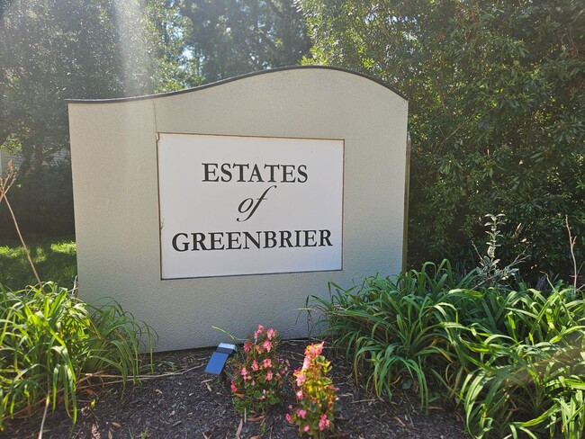 Building Photo - Estates of Greenbrier