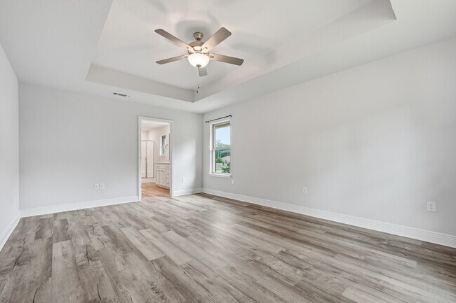 Building Photo - 5810 Crestlake Dr