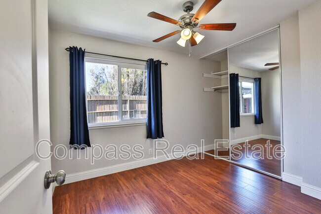 Building Photo - 31101 Fredi St