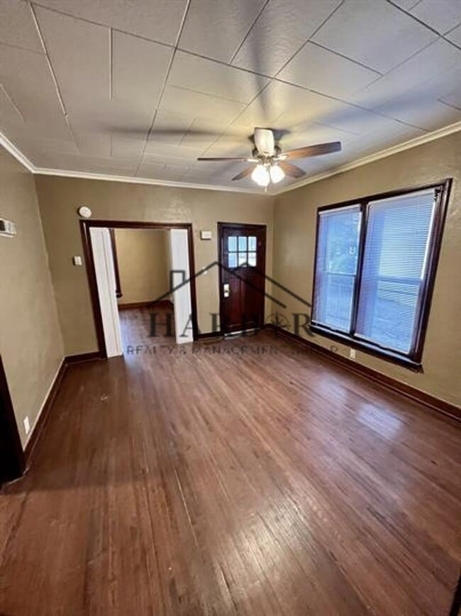 Building Photo - 403 10th St NW