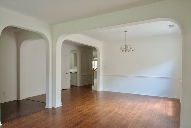 Building Photo - 2023 Creek Run Dr