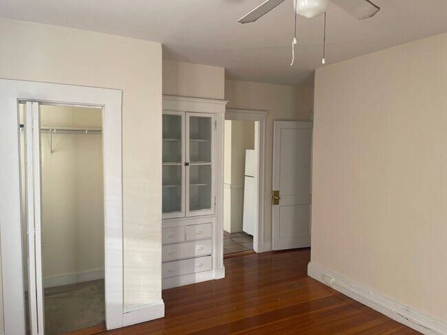 Building Photo - Allston 4 Bed split or formal 3 bed Ht Hw Included month free HW Floors Laundry Students ok