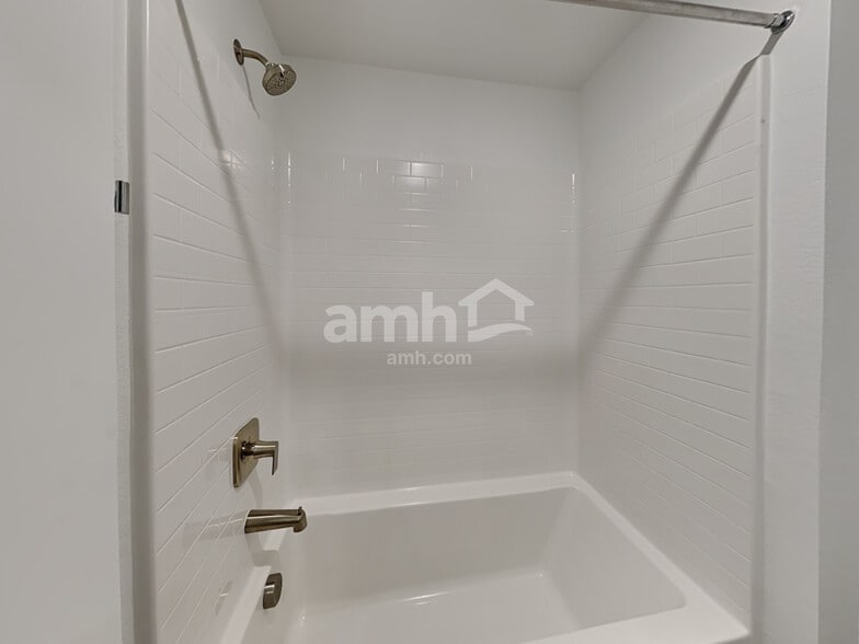 Building Photo - 8817 Tiger Tooth Ave