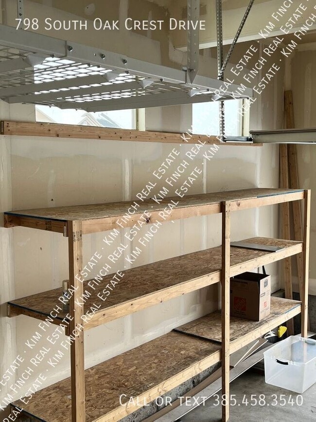 Building Photo - 798 S Oak Crest Dr