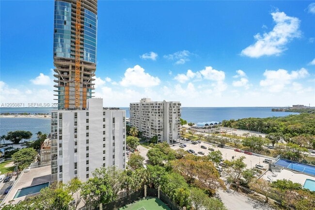 Building Photo - 2475 Brickell Ave