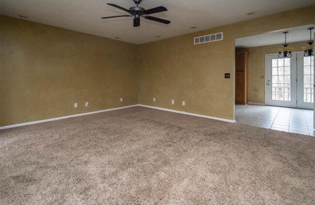 Building Photo - *~*Gorgeous Home, Located in Waynesville*~*
