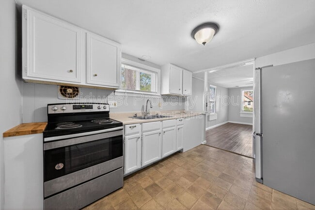 Building Photo - 3219 Royalton Ave