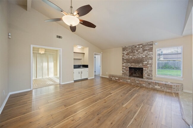 Building Photo - 2331 Ridgemont Dr