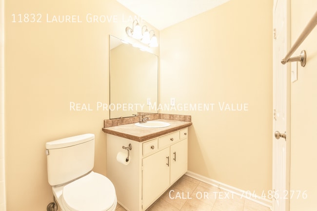 Building Photo - 11832 Laurel Grove Ln