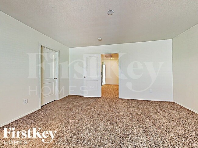 Building Photo - 2045 Houdini St