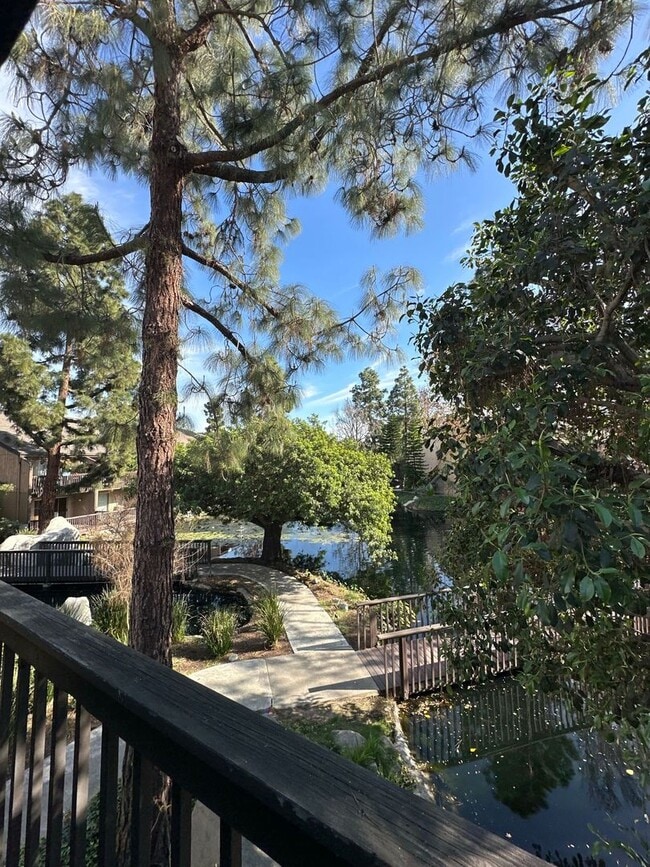 Building Photo - Long Beach 2 bed 2 bath - 2 Car Gar - Gated Community - Great Amenities!