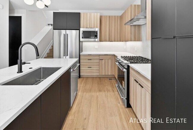 Building Photo - 830 Cherry St