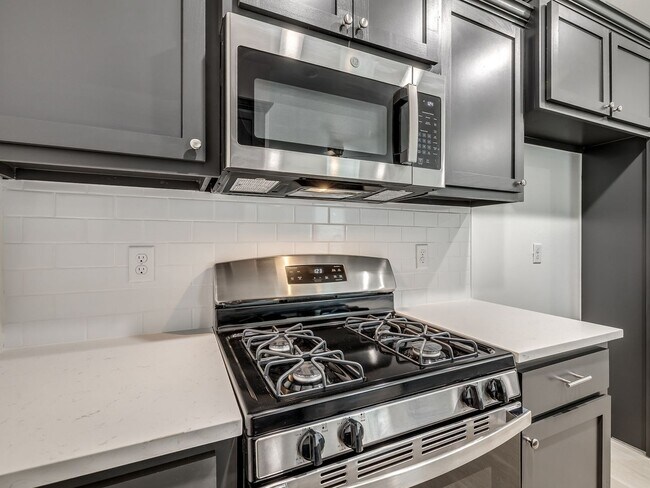 Building Photo - Beautiful New 3-Bed Duplex – Pet Friendly