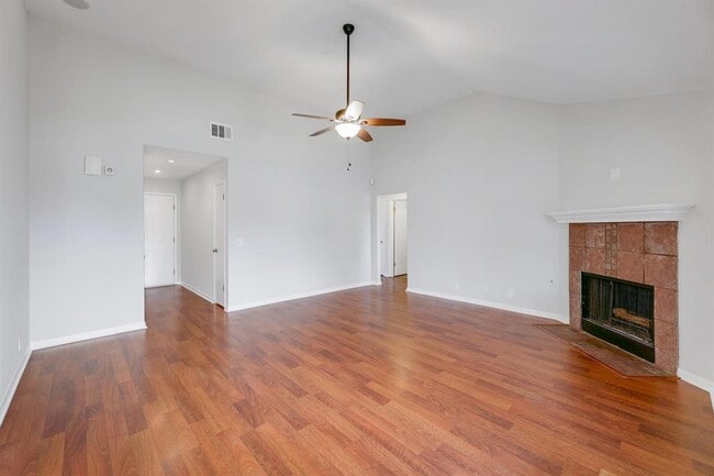 Building Photo - 214 Crystal Knoll Blvd
