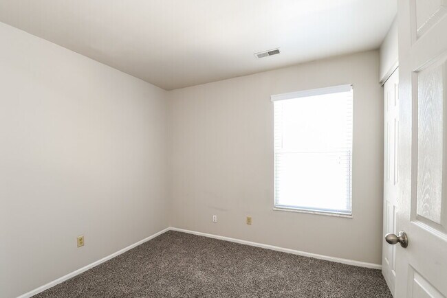 Building Photo - 753 Liberty Village Dr