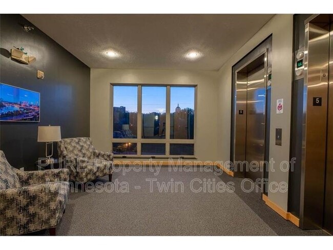 Building Photo - 240 Spring St