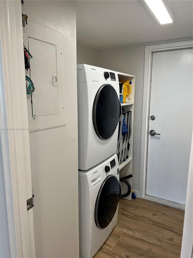 Building Photo - 2751 S Ocean Dr