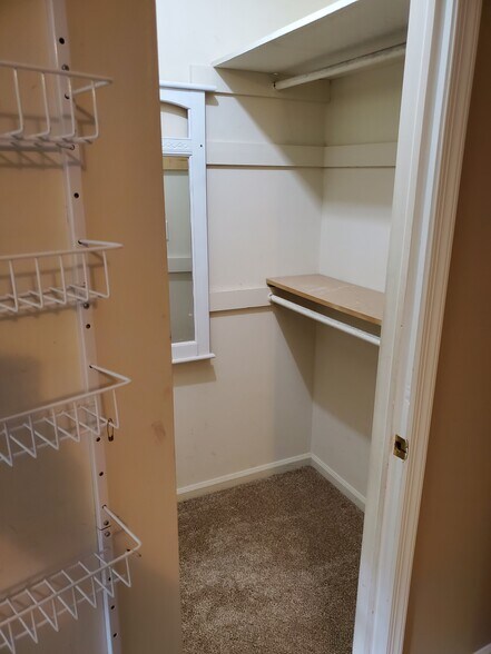 Building Photo - 141 The Maine