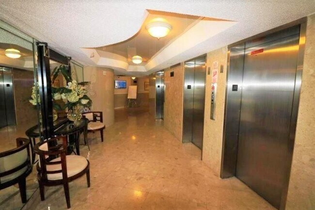 Building Photo - 100 Golden Isles Dr