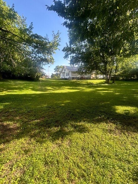 Building Photo - 709 Main St