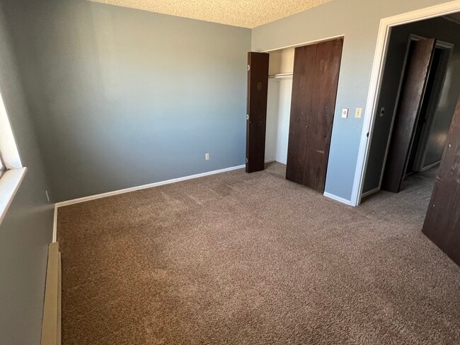 Building Photo - 44 Royal Crest Dr