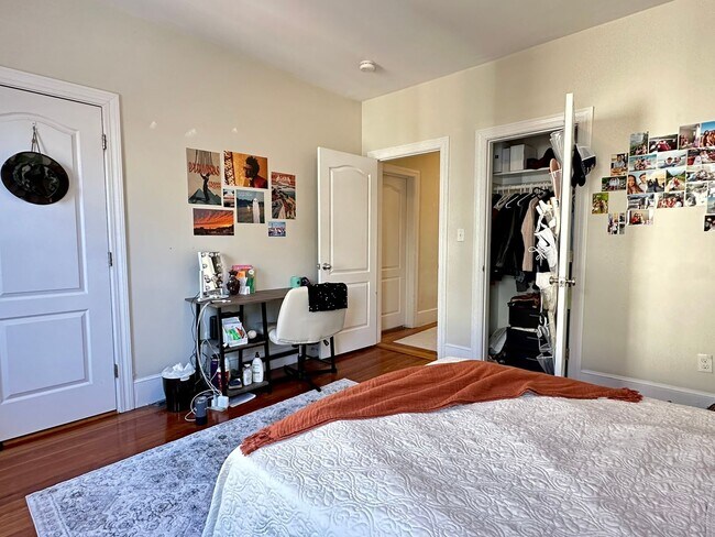 Building Photo - Mission Hill 5 -Bed
