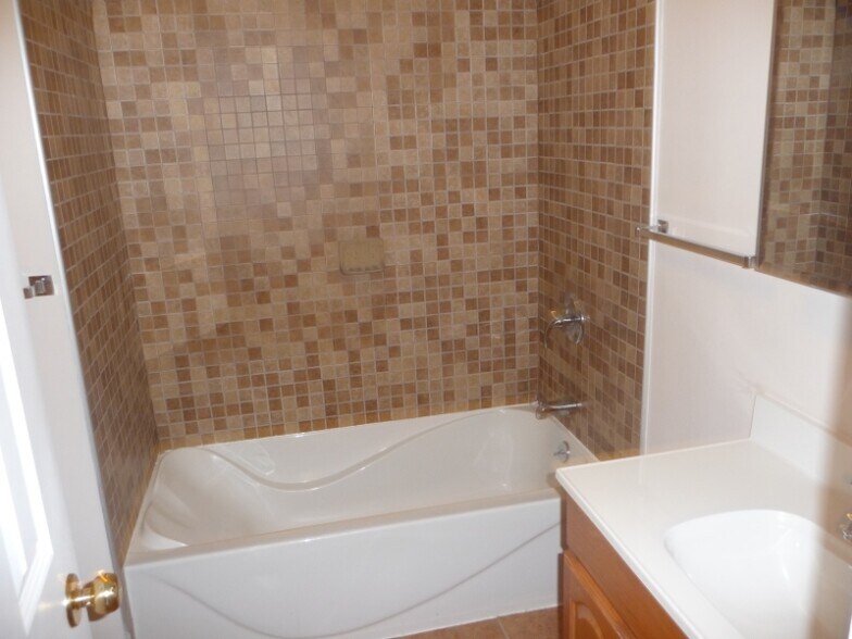 Building Photo - 1009 Archway Dr