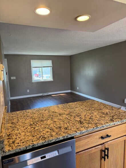 Building Photo - 318 Fox Run