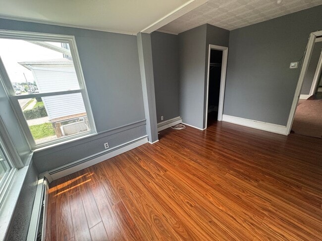 Building Photo - Stunning Renovated 6-Bedroom Home Near Dow...