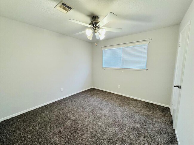 Building Photo - 3934 Thistlewood Dr