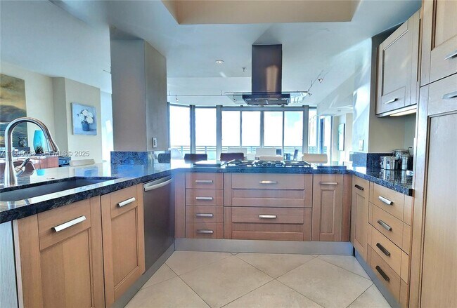 Building Photo - 3535 S Ocean Dr