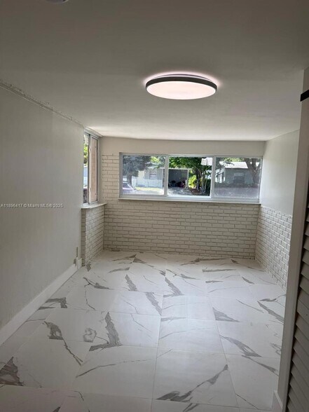 Building Photo - 1050 NW 25th Way