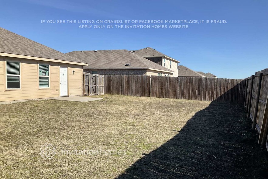 Building Photo - 501 Hawthorn Dr