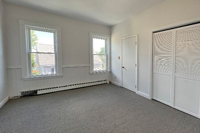 Building Photo - 9/1 Renovated, spacious 4BR/2.5BA w/d in unit!