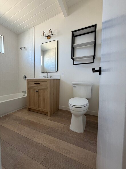 Building Photo - 413 S Myers St