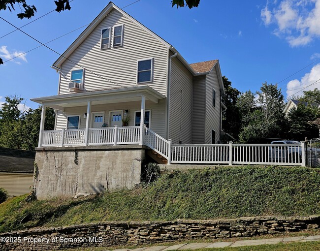 Primary Photo - 2105 Hollister Ave