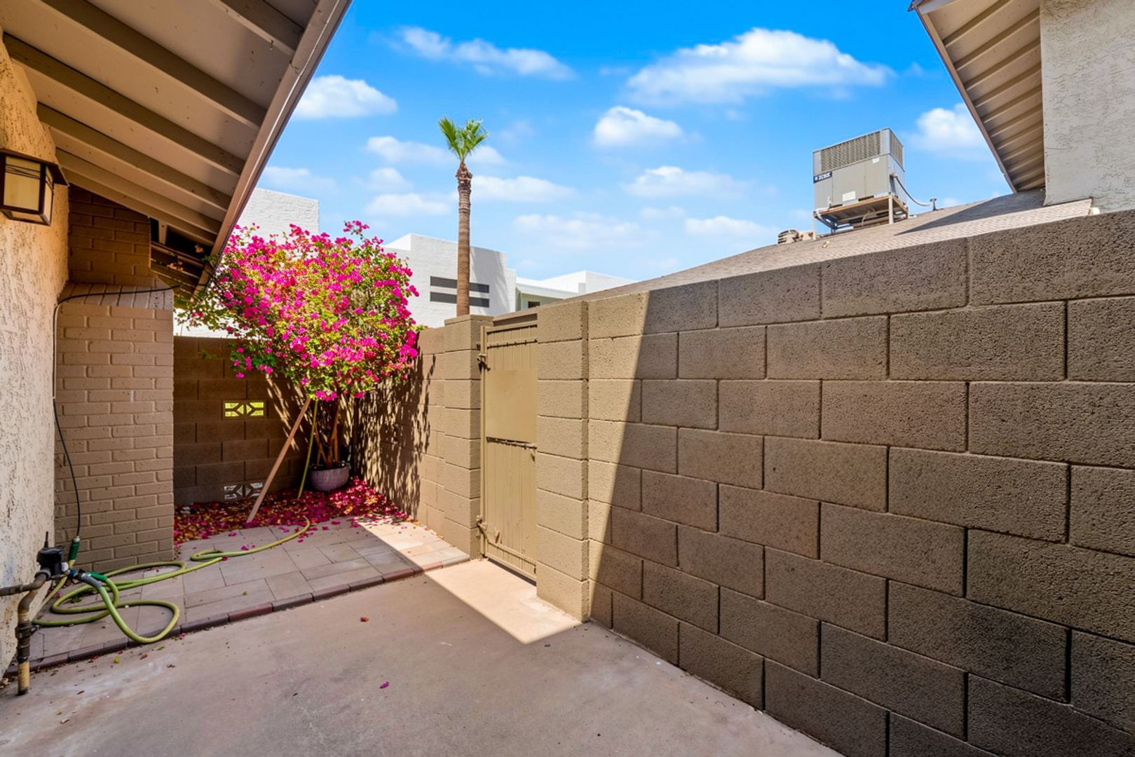 Building Photo - 1336 N 85th Pl