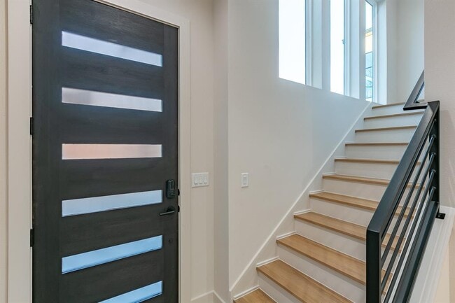 Building Photo - 2008 Canterbury St