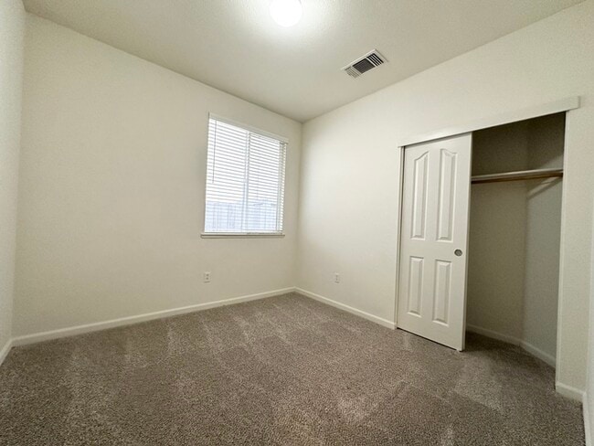 Building Photo - Spacious 3 bedroom 2 bath home in Rancho Cordova!!