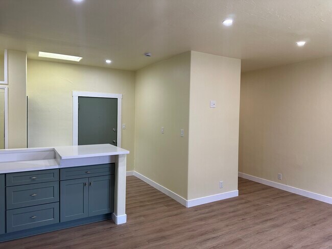 Building Photo - 1458 Lincoln Blvd