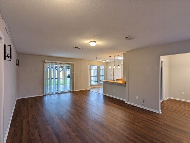 Primary Photo - 8410 Rinn St