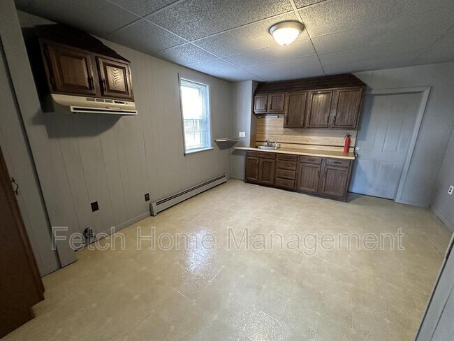 Building Photo - 422 Hillside Ave