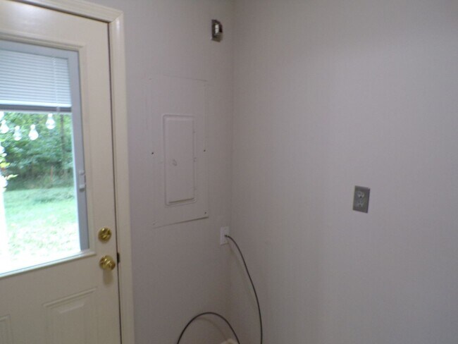 Building Photo - Unique 2 Bed 2.5 Bath Country Home!